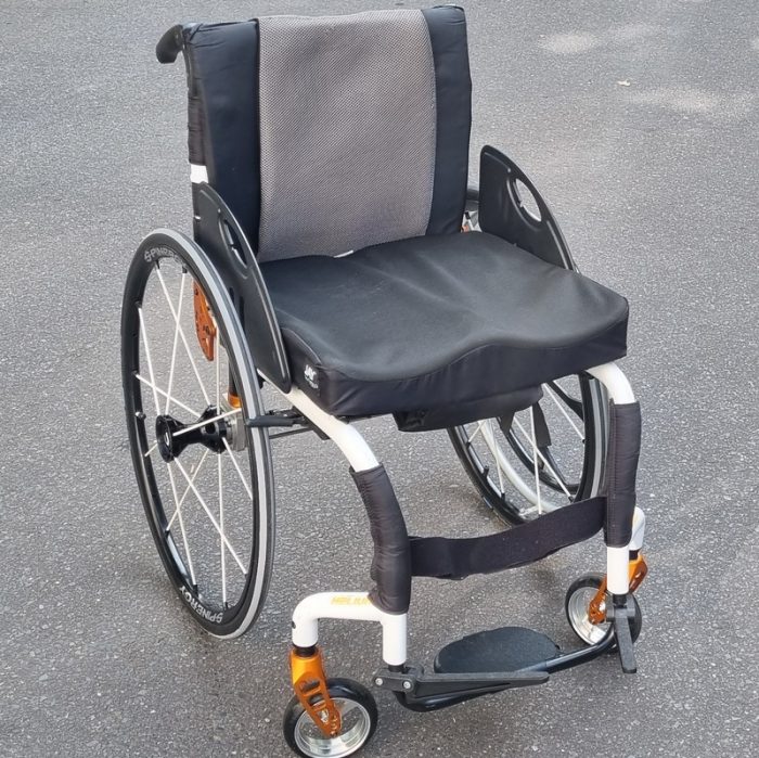 Quickie Helium wheelchair with One Arm Drive - Image 2
