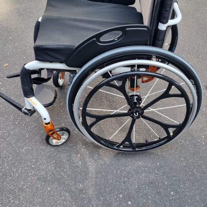 Quickie Helium wheelchair with One Arm Drive - Image 5